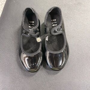 Girls tap shoes